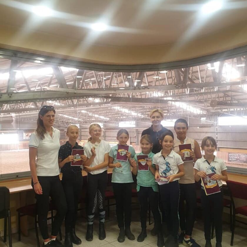 img: Młodzi adepci jeździectwa