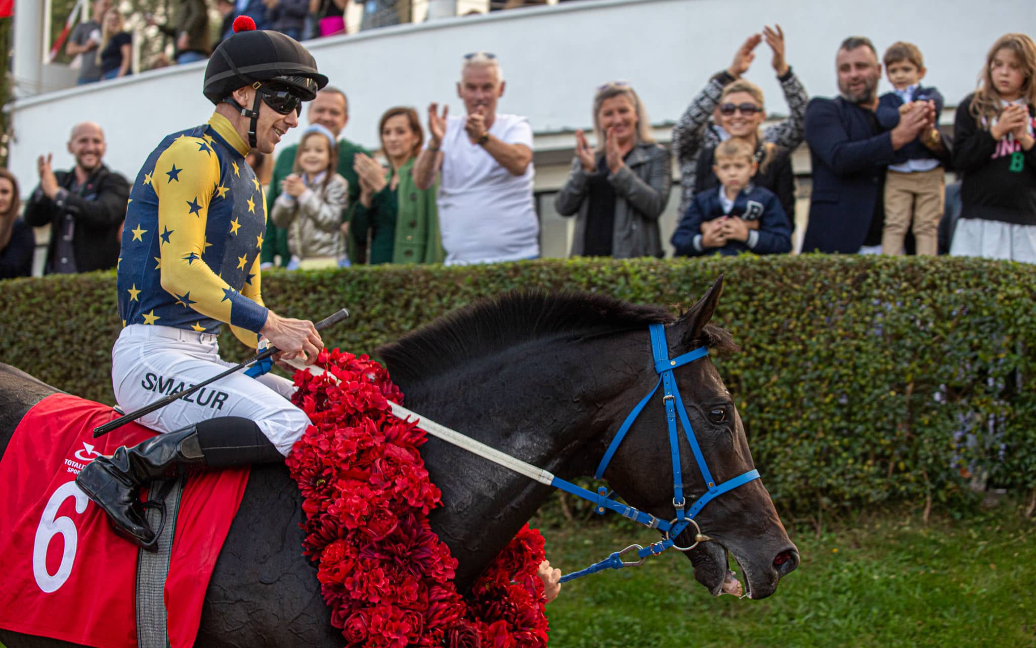 img: Szczepan Mazur wygrywa w Katarze gonitwę G1!