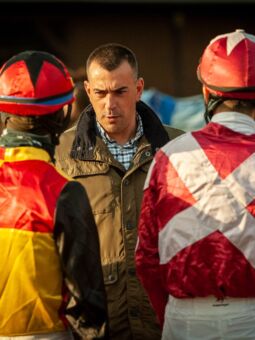 img: Irlandzka córka francuskiego derbisty i dwa araby na derby