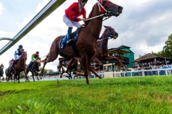 img: Pierwszy Złoty Puchar Abu Zabi zdobył Strauss z Japonii