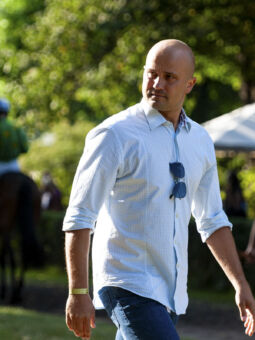 img: Silna grupa przeszkodowa, dwulatki z Irlandii, derbowe araby