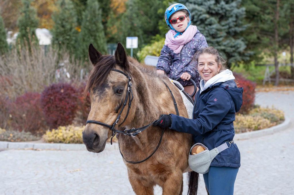 img: Jak konie pomagają leczyć – hipoterapia na Partynicach
